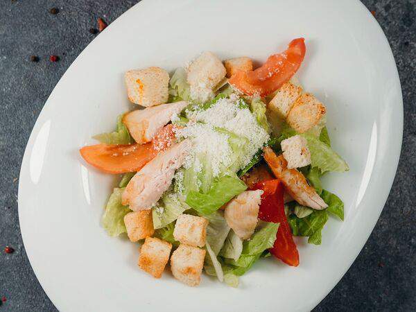 Мясо и вино - Салат Цезарь с обжаренным цыпленком