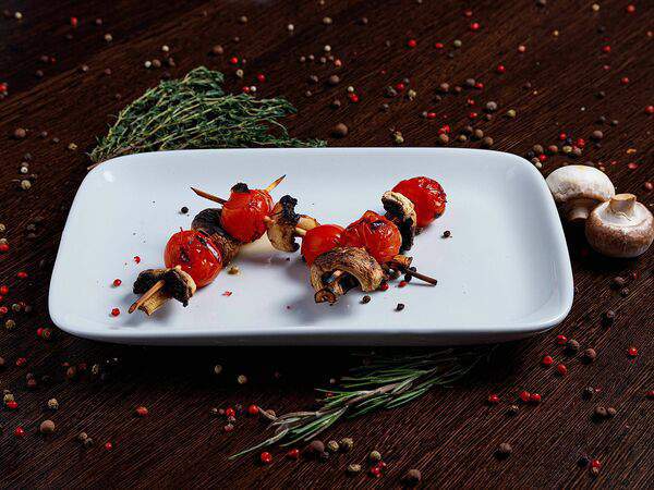 Rave Resort - Шампиньоны на гриле с томатами черри