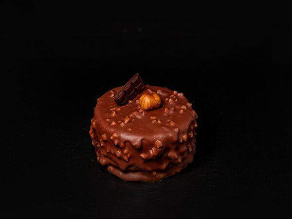 Между нами булочками - Сникерс