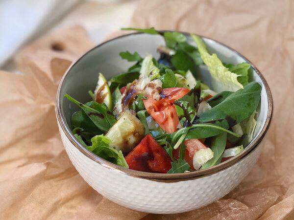 2A Concept. Coffee, Cake & Shop - Салат овощной с яблоком