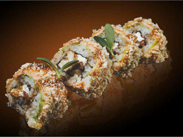 Gray Goose cafe - Тёплый ролл с лососем и гранатовым соусом