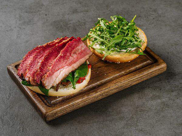 12 - Бургер с брискетом из говядины