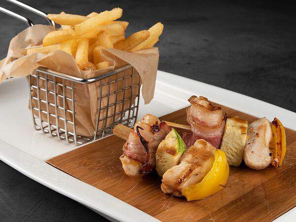 Le Noir - Куриный шашлычок и картофель фри