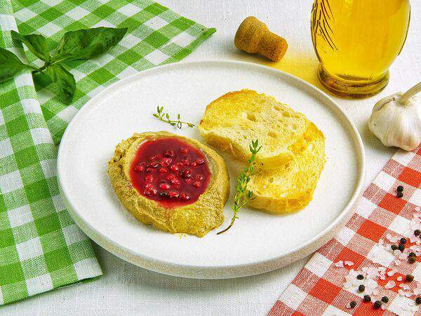 Burrata - Паштет из печени цыпленка с брусничным соусом и чиабаттой