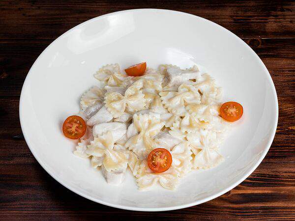 Трактир Колесо - Бантики с куриной грудкой в сливках