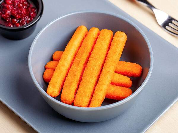 Pita's - Сырные палочки с брусничным соусом