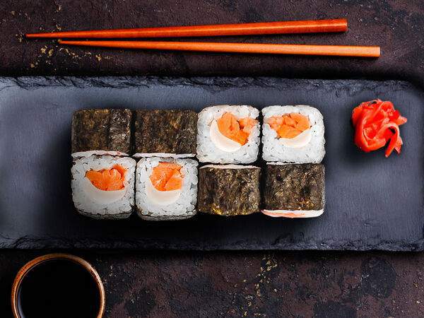 Redwok - Ролл с лососем и сыром