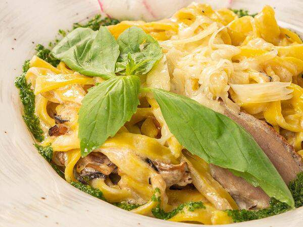 Пармезан - Паста с уткой и соусом горгонзола