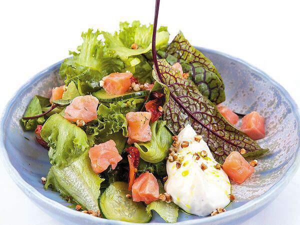 Маммас - Салат с семгой и сырным муссом