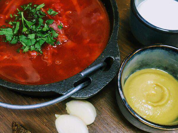 The Room - Кубанский борщ с салом и чесноком