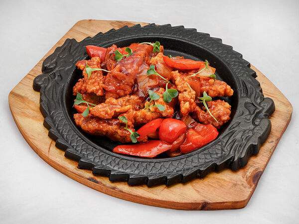 PanAsian Restaurante CHIN-CHIN - Филе белой рыбы на сковороде с овощами