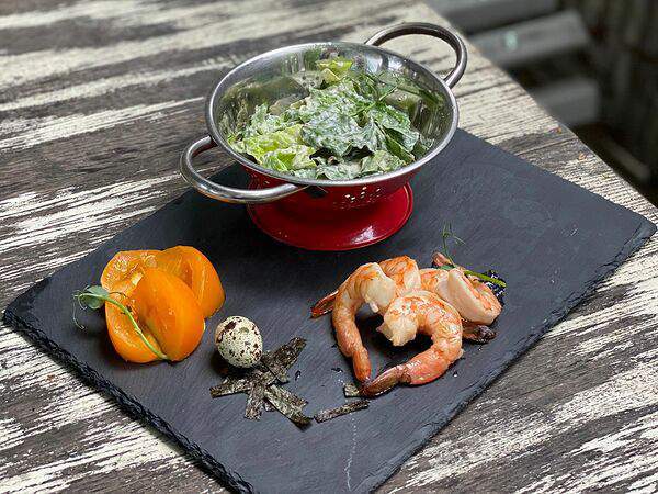 Чайковский - Салат Цезарь с тигровой креветкой