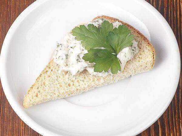 Галушка - Бутерброд с паштетом из сала