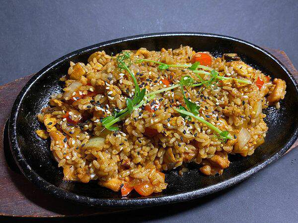 Самба суши - Рис с курицей и овощами в имбирно-соевом соусе