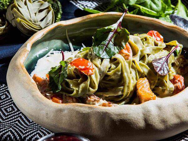 Loft Cafe - Фетучини с лососем и шпинатом