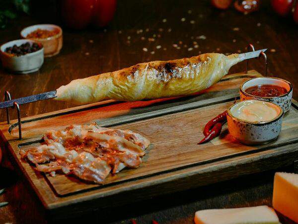 Мама Грузия - Сулугуни на вертеле с беконом