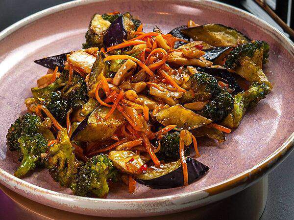 Сhino - Баклажаны с курицей и брокколи