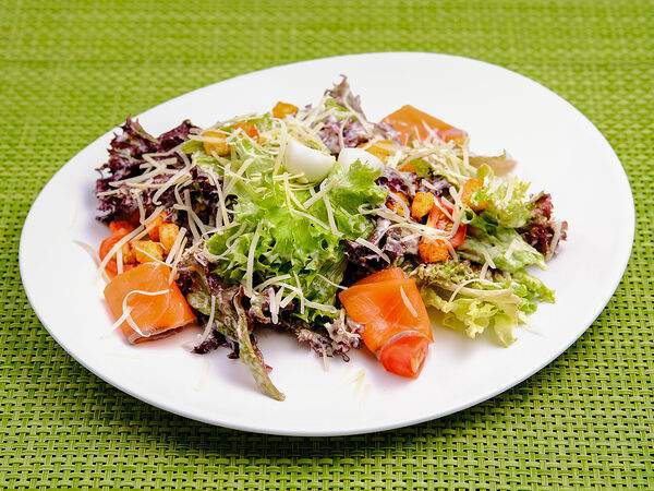 Кафе-кондитерская Прага - Микс-салат с лососем