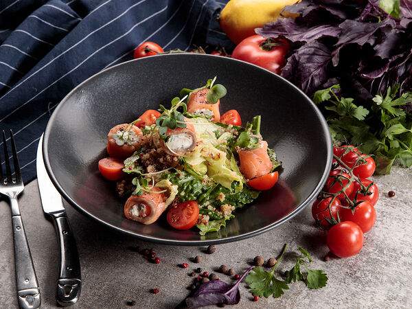 Джентльмены удачи - Салат с Киноа и лососем