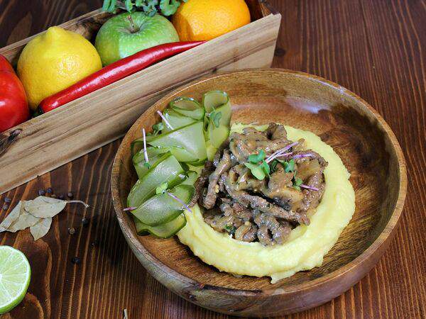 Green street - Бефстроганов с картофельным пюре