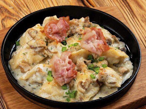 Васильки - Вареники с картофелем, запеченные под соусом с грибами