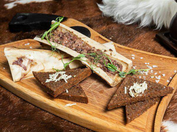 Викинги - Мозговая косточка с ржаными чесночными гренками