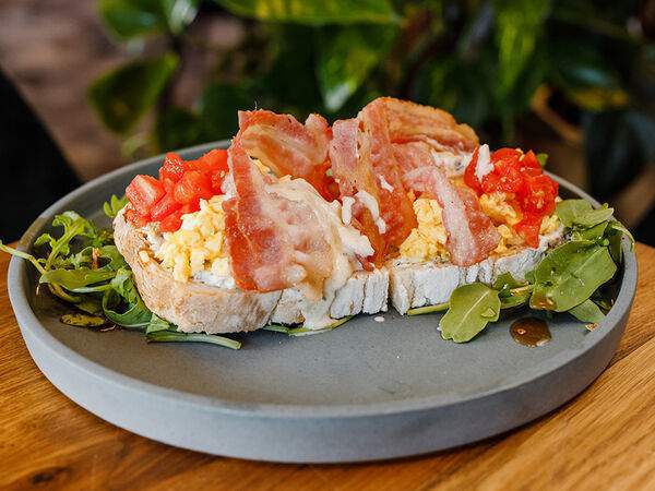 Sunny - Скрэмбл с беконом