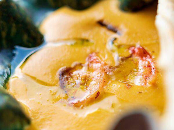 Всё сейчас хорошо - Тыквенный суп с тигровыми креветками на кокосовом молоке с домашним песто и гриссини