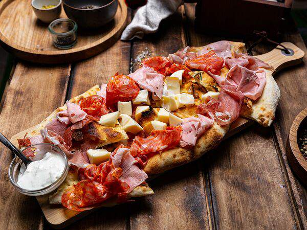 PizzAmore - Мясная и сырная тарелка