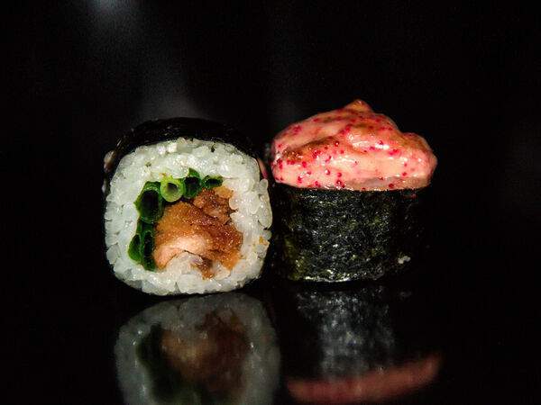 Мегаполис - Ролл запеченный жареный лосось