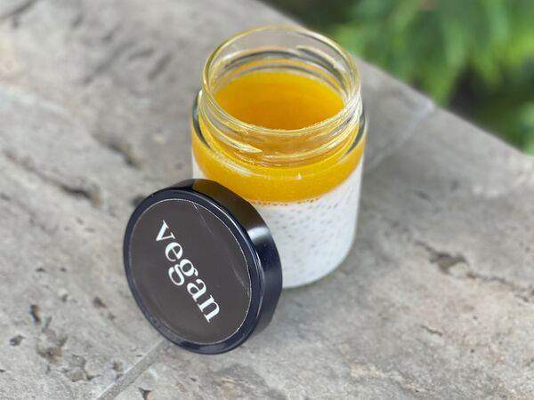 Крем-карамель - Веган панна котта с манго и семенами чиа