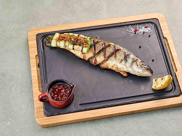 Pivino - Сибас на гриле с соусом ткемали и молодым кабачком