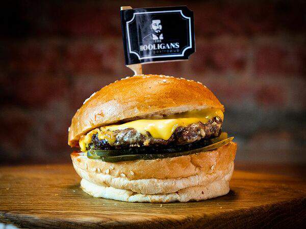 Gastro Pub Hooligans - Чизбургер