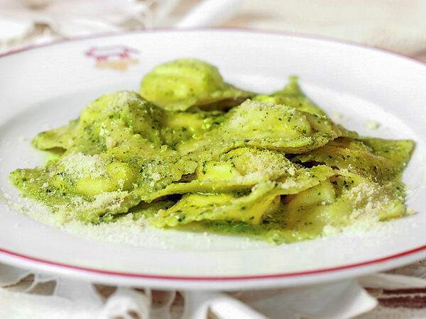 Мама Рома - Равиоли с сыром рикотта и соусом песто