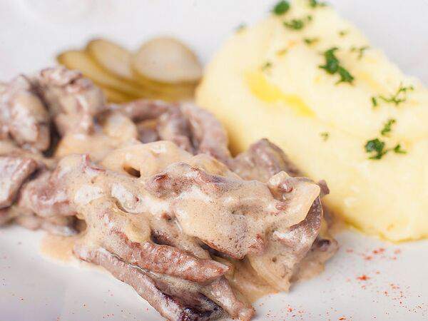 Траттория TiAmo - Бефстроганов с картофельным пюре