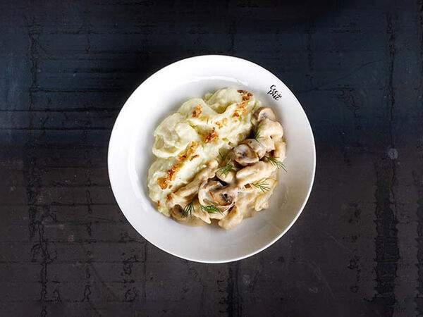 Рис - Куриное филе в сливочно-грибном соусе