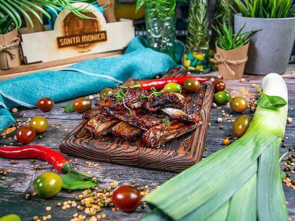 Santa Monica Stereo Cafe - Копчёные свиные рёбрышки в имбирном глейсе