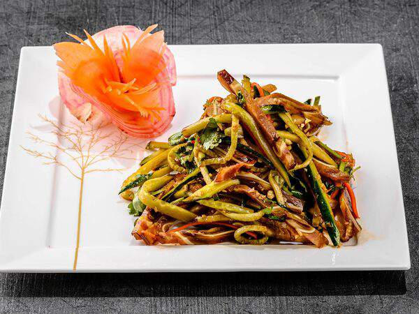 Dom Sovetov - Салат из свиных ушек