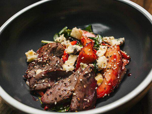 Ресторан Soho - Филе утиной грудки с грушей и горгондзолой