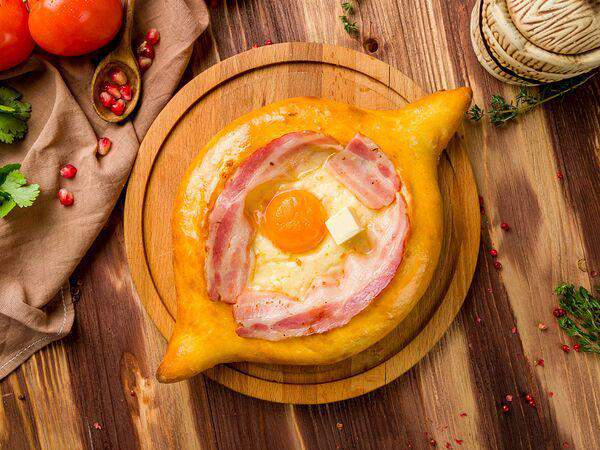 Джигари - Хачапури по-аджарски с беконом