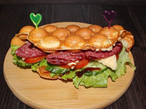 Мадам Вафля - Сытная гонконгская вафля Салями