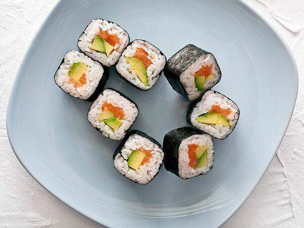 Жемчужина моря - Ролл С Лососем и огурцом