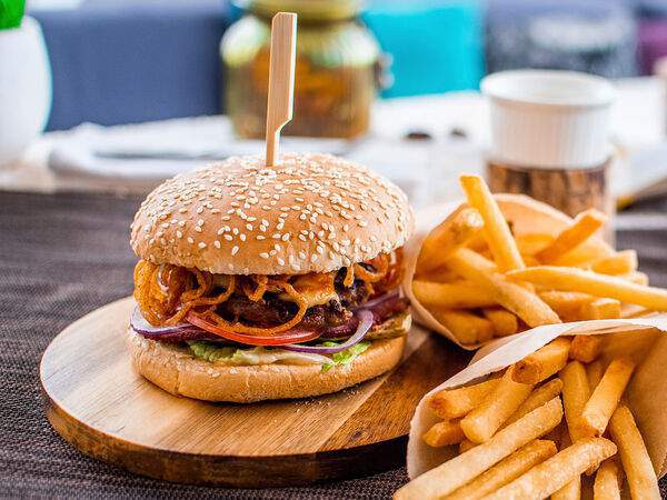 Библиотека №1 - Бургер с картофелем фри