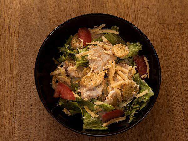 Делиssимо - Салат Цезарь с курицей