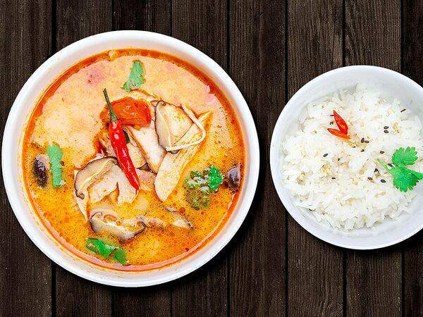 Pho Bo Азия - Том Ям с курицей и рисом