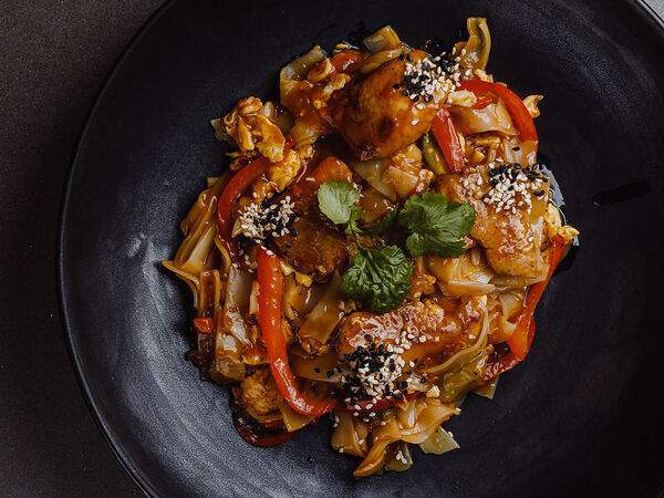 Gray Goose cafe - Тайская лапша с цыпленком и овощами