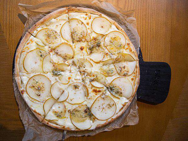 Birch - Пицца с грушей и горгонзолой