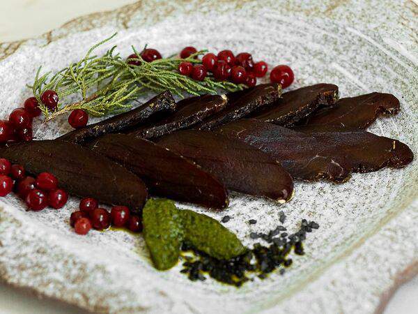 Ресторан Строгов - Ломтики вяленой косули в горном чабреце и черном перце