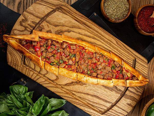 IHSAN - Пиде с рубленым ягненком