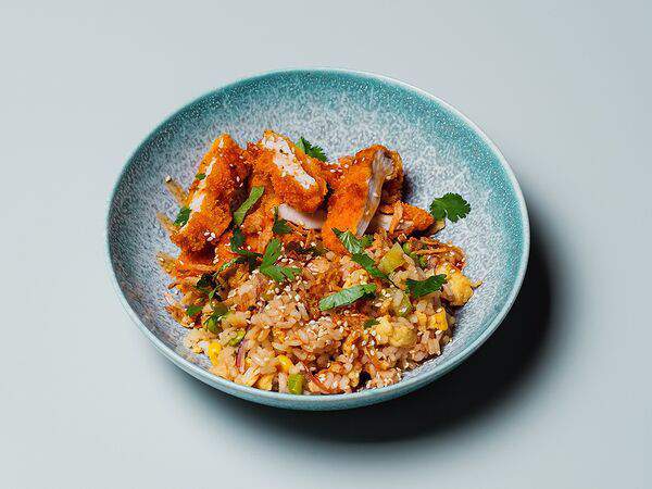 Pagu - Жареный рис с курицей кацу